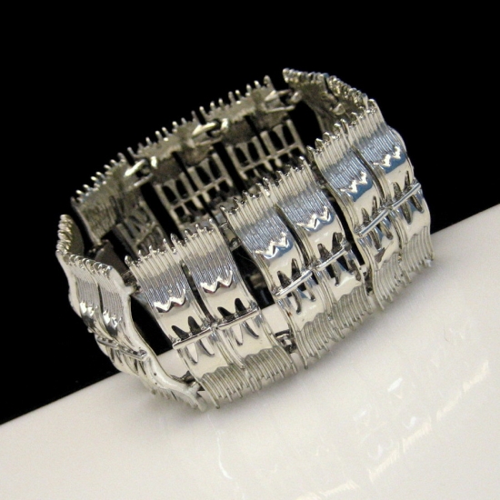 Vintage CORO PEGASUS Bracelet Wide Open Silvertone Links from myclassicjewelry.com