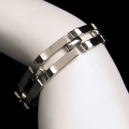Vintage CORO PEGASUS Bracelet Wide Open Silvertone Links from myclassicjewelry.com