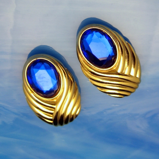 ELIZABETH ARDEN Large Blue Glass Stones Rhinestones Clip Earrings