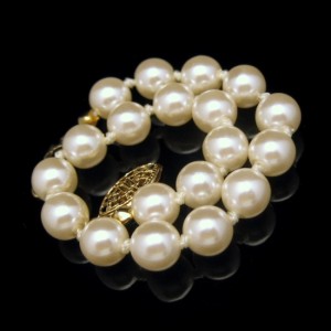 Vintage Faux Pearls Bracelet Mid Century High Quality Glass Knotted Beads 8 in Fancy Clasp