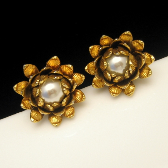BERGERE Vintage Clip Earrings Goldtone Flowers Large Faux Pearls Classy ...